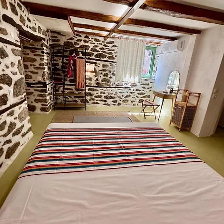 Atelies Stone House *